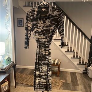 ⭐️ 5 items for $15 ⭐️

Chic Black and White Patterned Dress